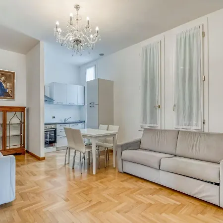 Lovely In With Balcony Apartment *