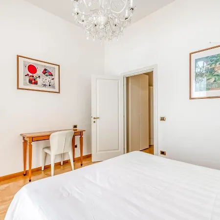 Lovely In With Balcony Apartment *
